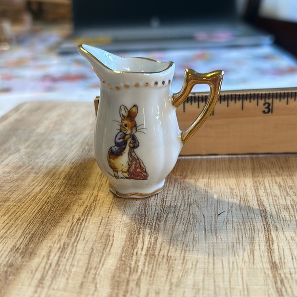 Vintage Miniature Creamer Milk Jug Beatrix Potter Peter Rabbit 2002? Porcelain - Picture 8 of 11